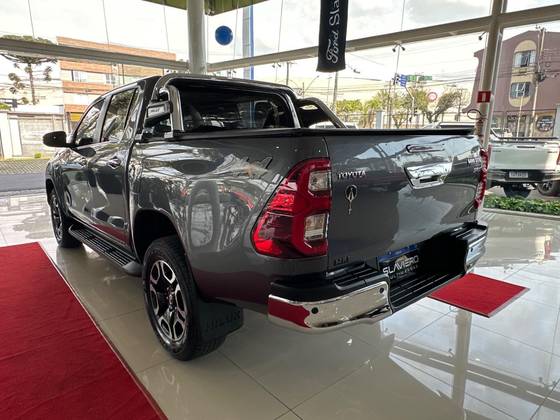 TOYOTA HILUX 2.8 D-4D TURBO DIESEL CD SRX 4X4 AUTOMÁTICO